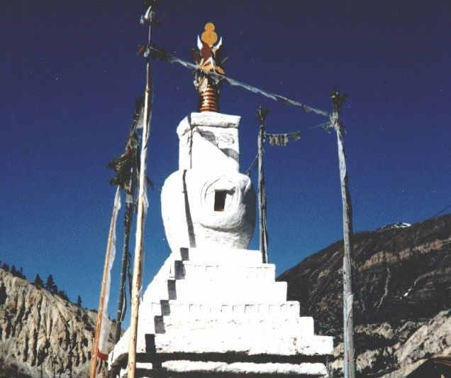 Chorten ( Bhuddist shrine ) in the Marsayangdi River Valley
