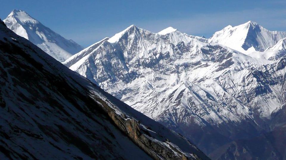 Dhaulagiri and Tukuche Peak on descent from Tharong La