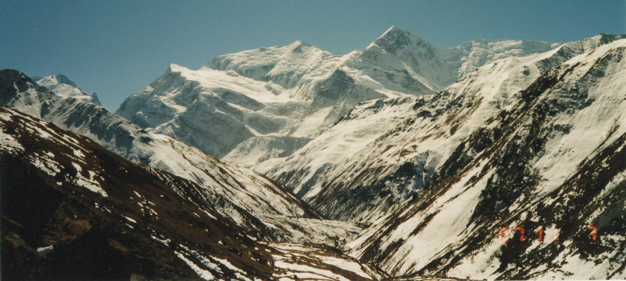 Annapurna Himal on ascent from Manang to Tharong La