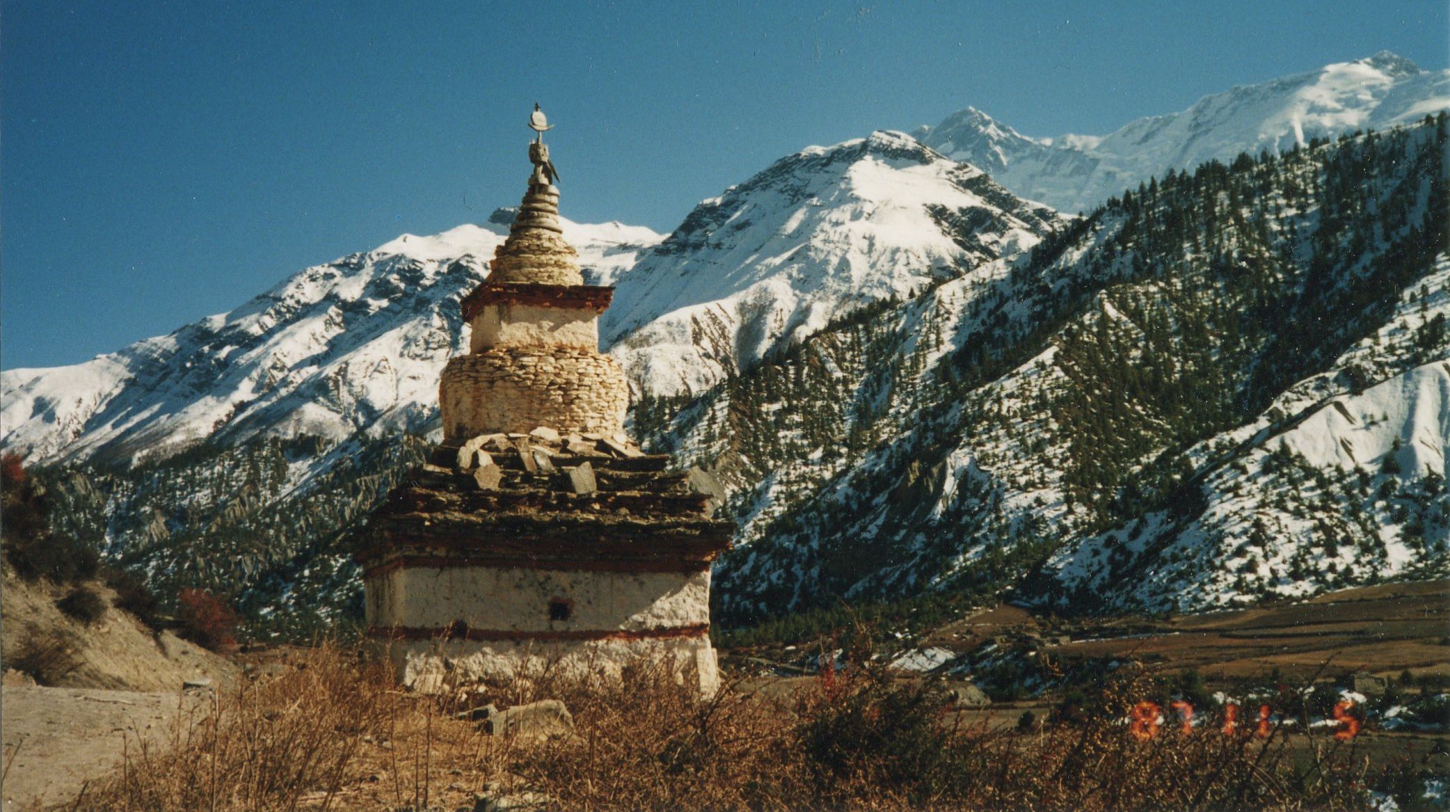 Chorten ( Buddhist Shrine ) in the Manang Valley beneath the Annapurna Himal