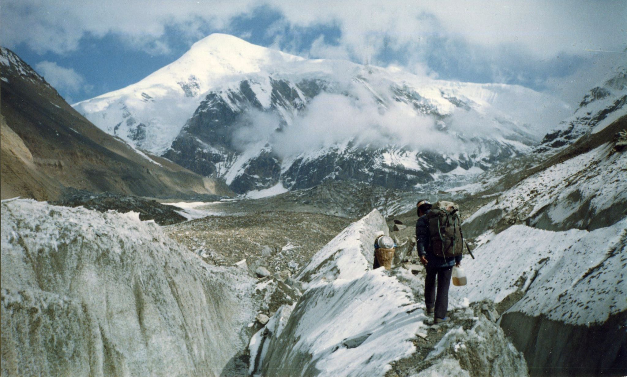 Tukuche Peak ( 6920m ) from Chonbarden Glacier on approach to Dhaulagiri Base Camp