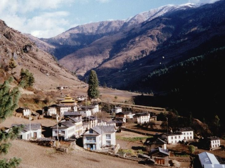 Junbesi Village on the trade route from Jiri to Namche Bazaar