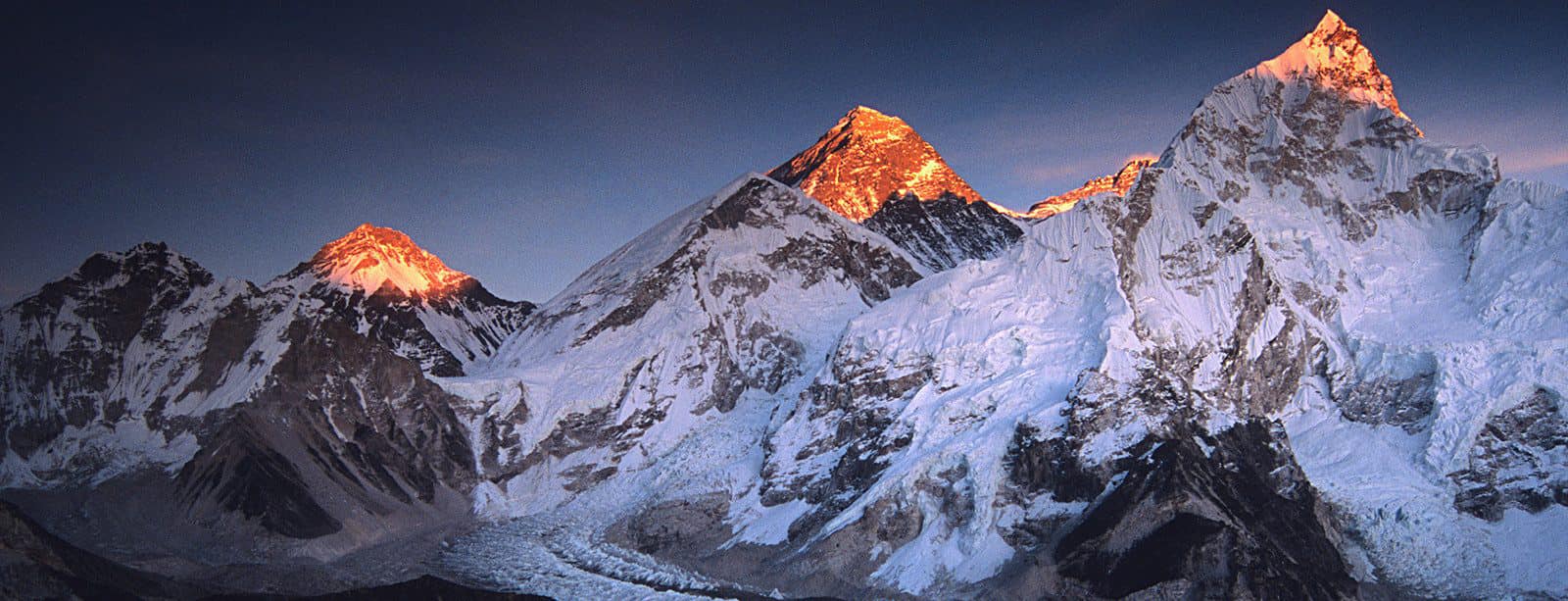 Changtse, Everest ( 8850m ) and Nuptse ( 7861m ) from Kallar Pattar