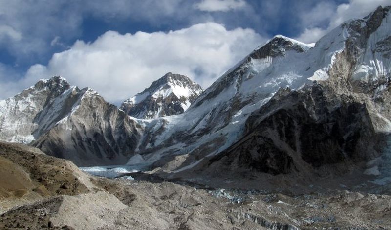 Lho La and Khumbu Glacier on route to Kallar Pattar