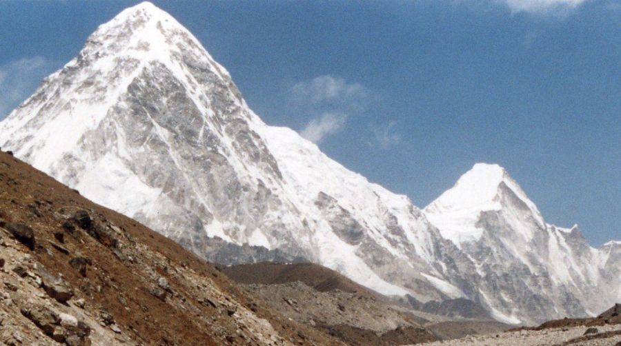 Mt.Pumori ( 7161m ) from Gorak Shep on route from Lobuje to Kallar Pattar