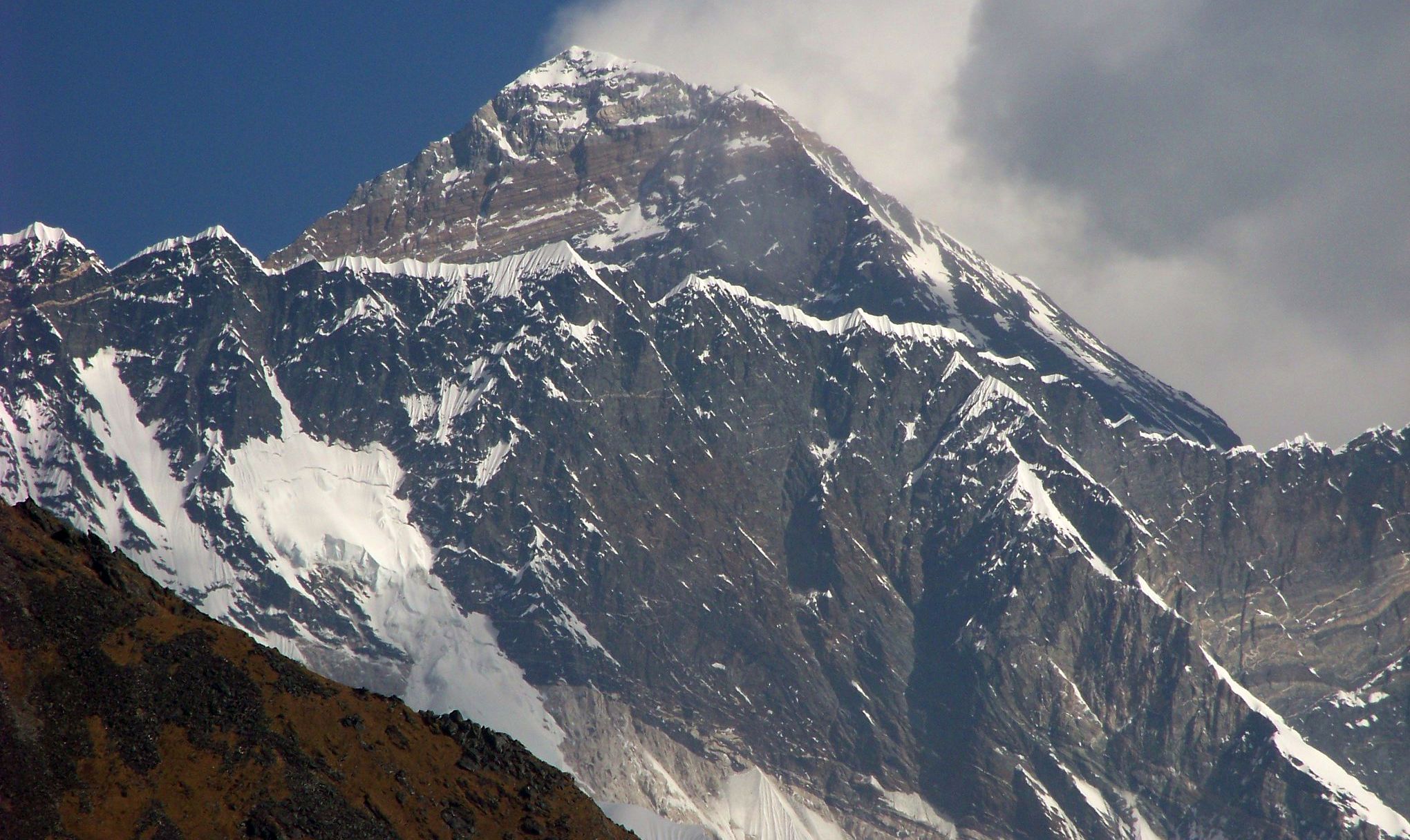 Everest above Nuptse-Lhotse Wall