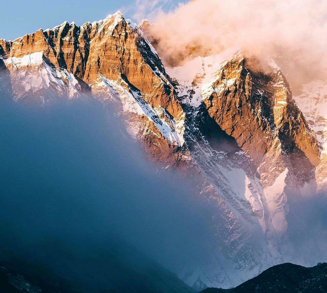 Sunset on Mount Lhotse ( 8516m ) - the world's fourth highest mountain
