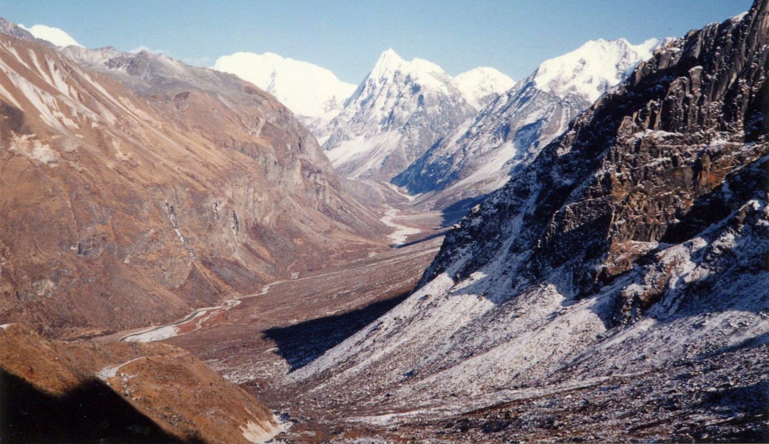 Mt.Langshisa Ri and Dome Blanc  on ascent to Ganja La