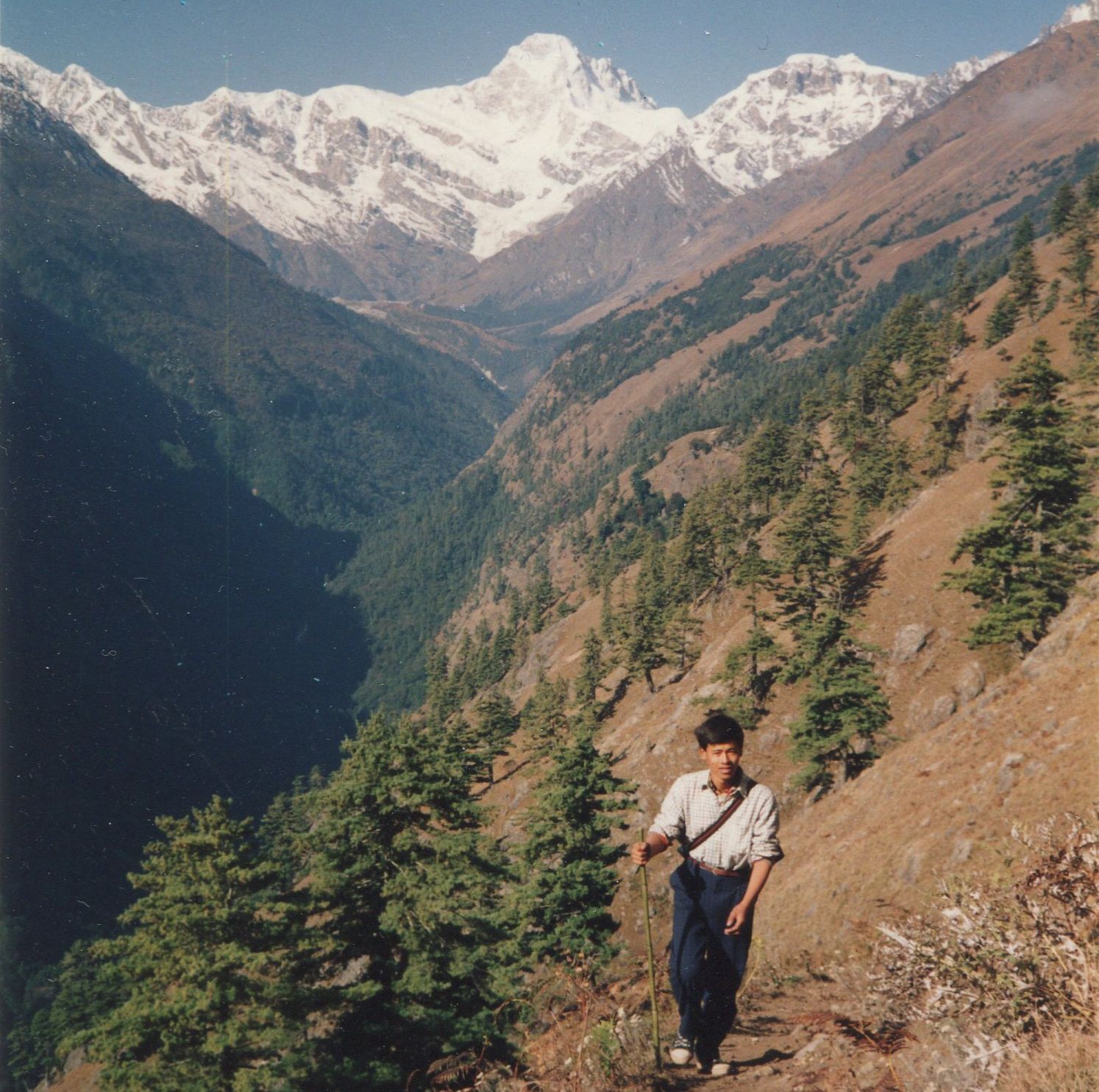 Chuling Valley and Himalchuli on the descent from Rupina La