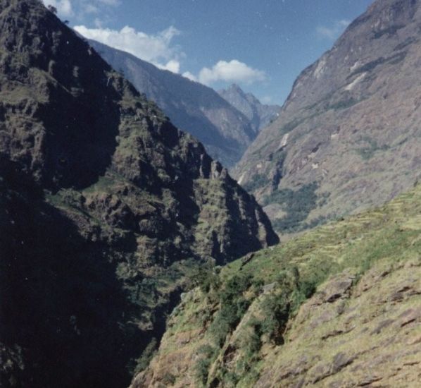 Upper Tamba Khosi Valley on ascent to Semigaon ( Simigaon ) Village