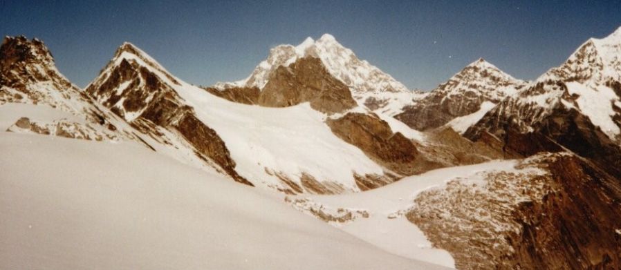 Yalung Ri, Yalung La and Mt.Gauri Shankar on ascent to Ramdung