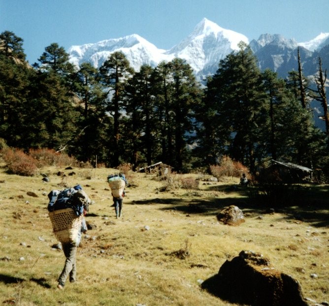 Mount Numbur from Bakangdingma Kharka above the Likhu Khola Valley