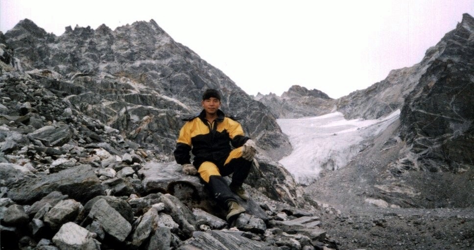Darwa Sherpa at the head of the Bigphero Lo Glacier