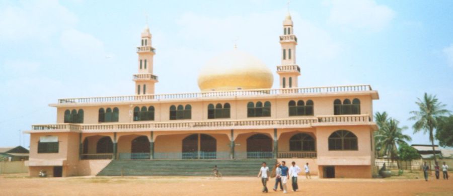 Dubai International ( Nur il-Ihsan ) Mosque in Phnom Penh