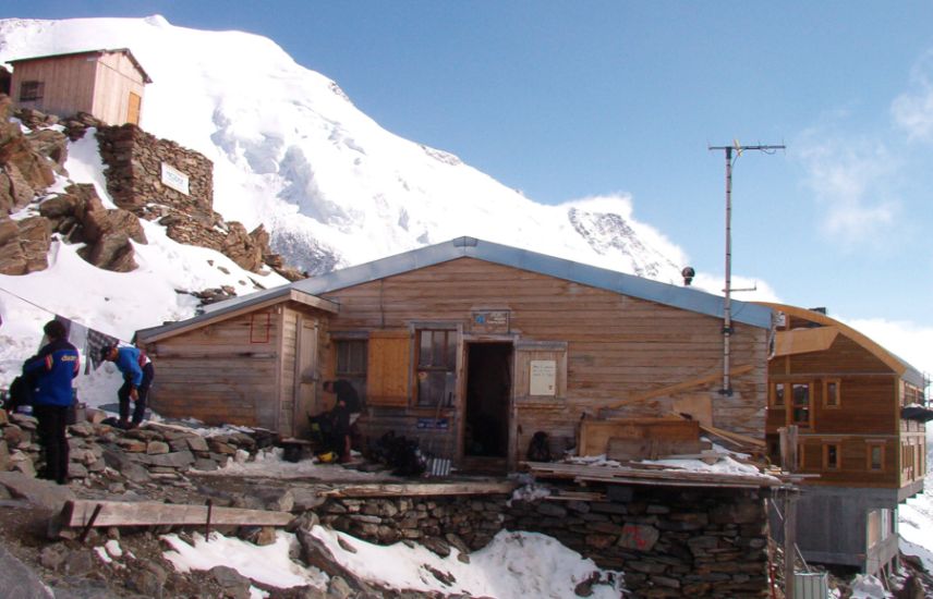Hut at Tete Rousse on ascent to Refuge du Goutier
