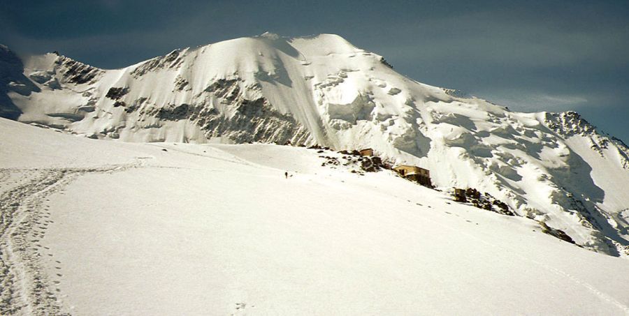 Approach to hut at Tete Rousse on ascent to Refuge du Goutier