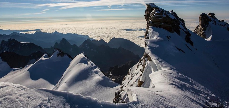 Summit crest of the Gran Paradiso ( 4061m ) - in the Italian Alps
