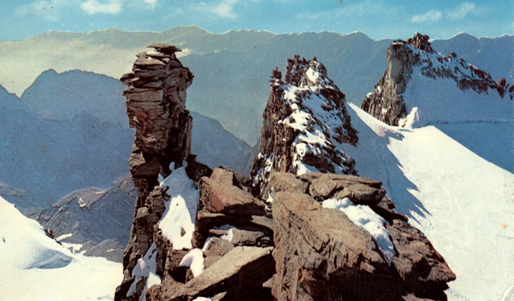 Summit crest of the Gran Paradiso ( 4061m ) - in the Italian Alps 
