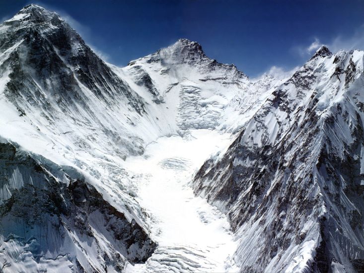 Everest, Western Cwym, Lhotse ( 8516m ) and Nuptse ( 7861m )