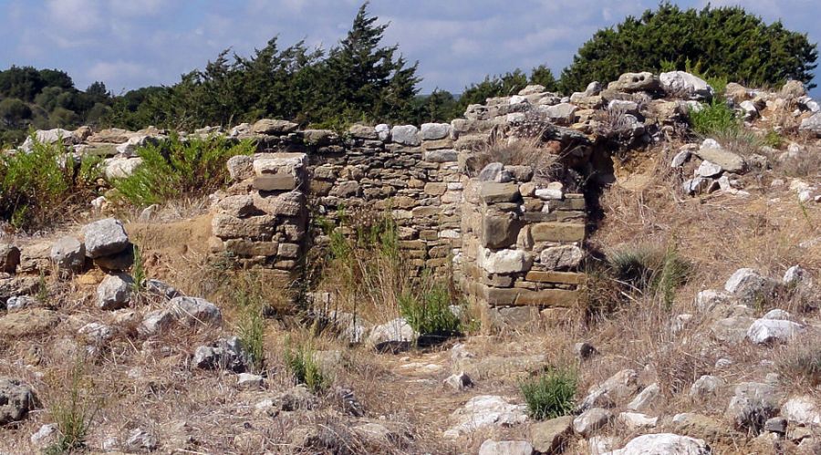 Thrasimidis tomb at Voidokilia Bay near Pylos ( Pilos ) on the Greek Peloponnese