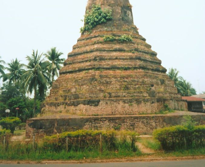 That Dam ( Black Stupa ) in Vientiane
