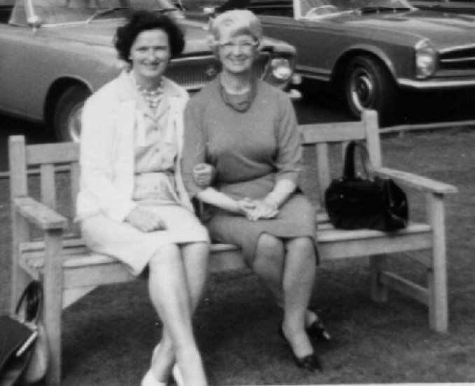 Jean Ingram and sister Margaret ( Peggy ) Isabella Ingram