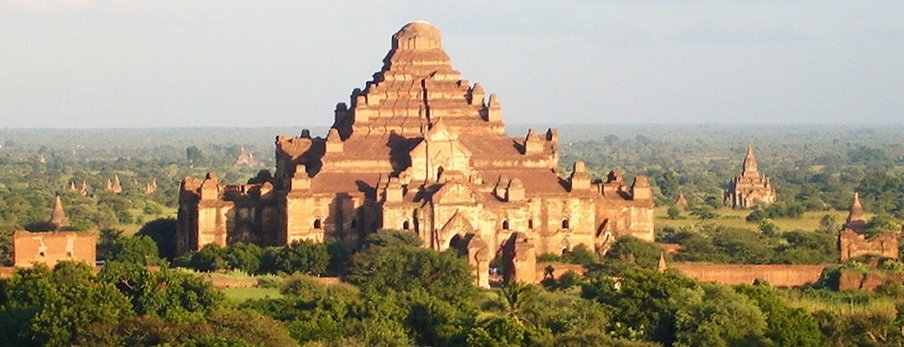 Dhammayangyi Pahto in Bagan in central Myanmar / Burma