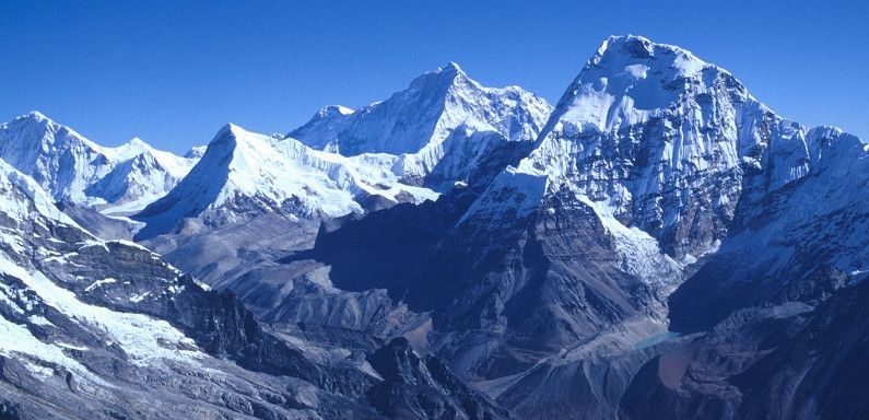 Baruntse ( 7129m ), Chonku Chuli, Mount Makalu ( 8463m ) and Chamlang ( 7321m ) from Mera Peak
