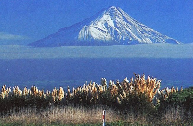 Mt. Egmont ( Taranaki ) in the North Island of New Zealand