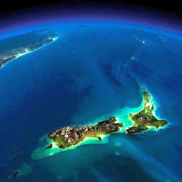 Lonely Planet New Zealand Travel Guide: Amazoncouk