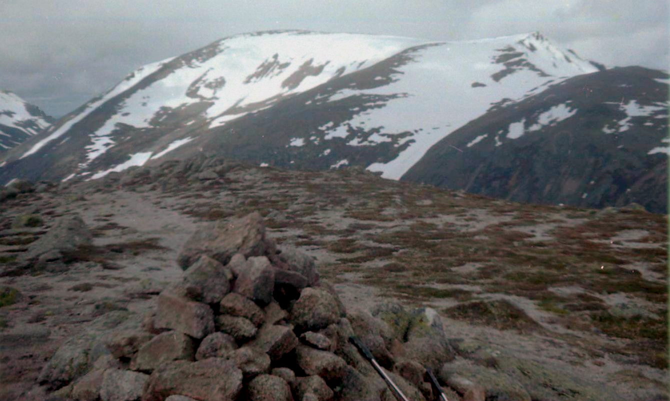 On circuit of Carn a' Mhaim and Derry Cairngorm