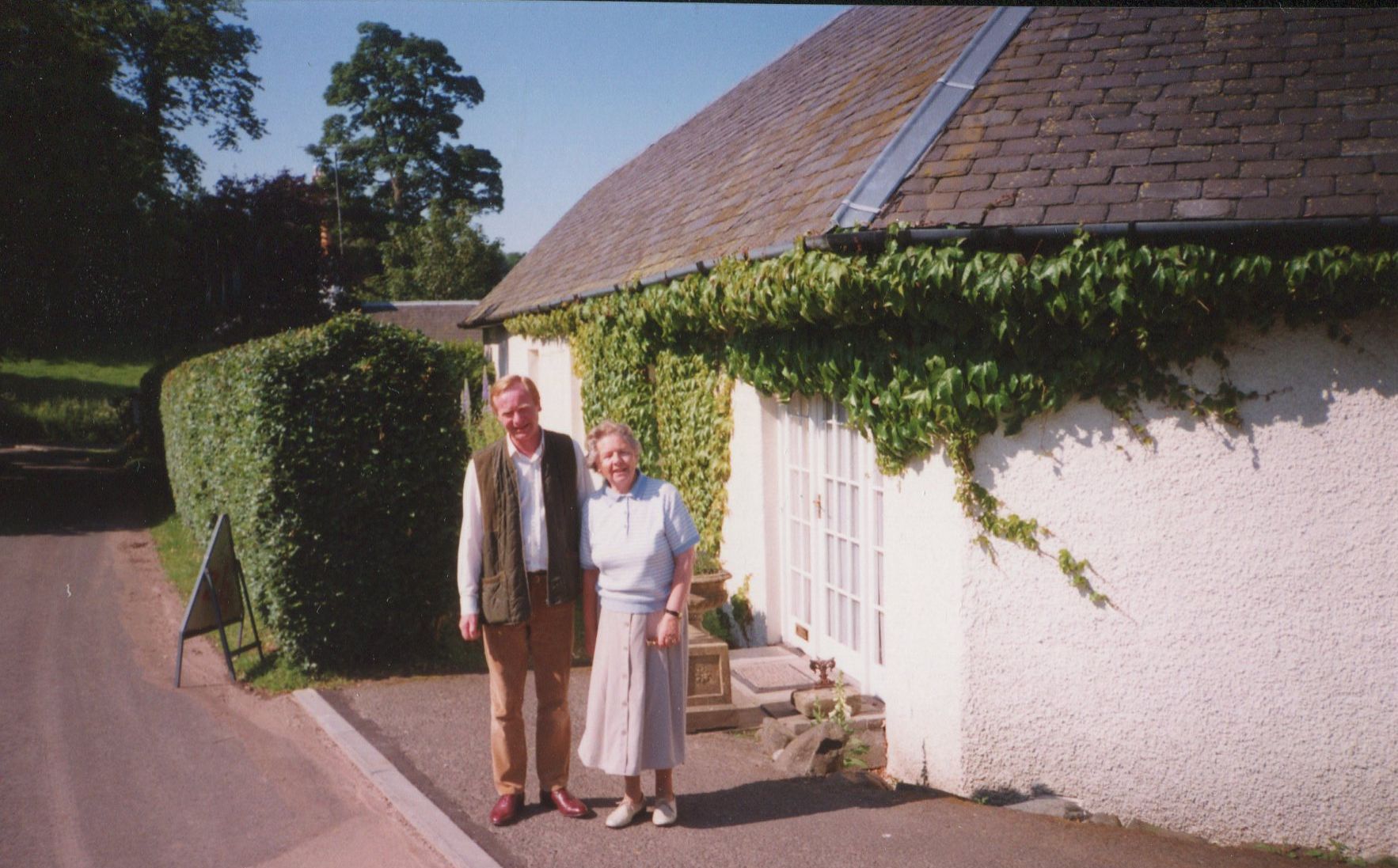 Ian Cameron Ingram and Charlotte ( Cameron ) Ingram at Weaver's Cottage