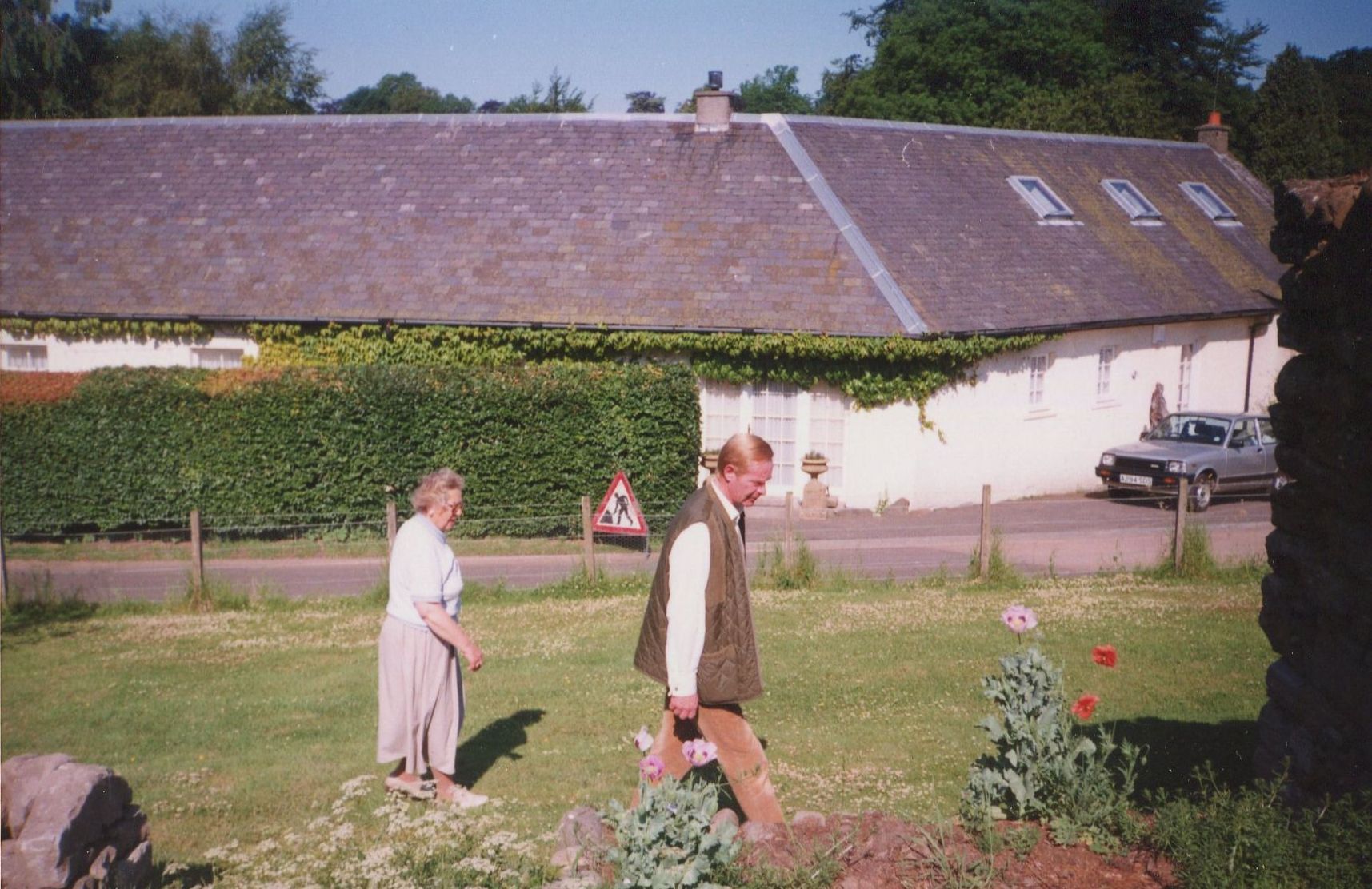 Charlotte ( Cameron ) Ingram and Ian Cameron Ingram at Weaver's Cottage