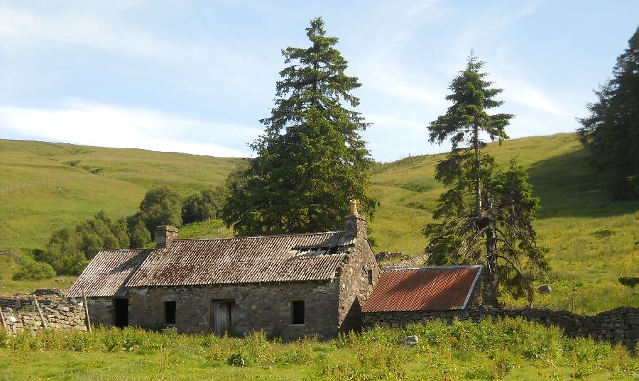 Ruined cottage at Tullichglas