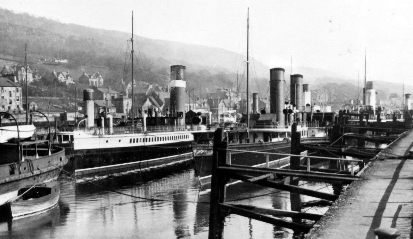 Paddle Steamers at Bowling Harbour