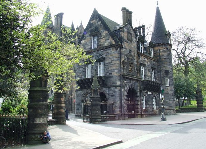 Pearce Lodge - Gatehouse at Glasgow University