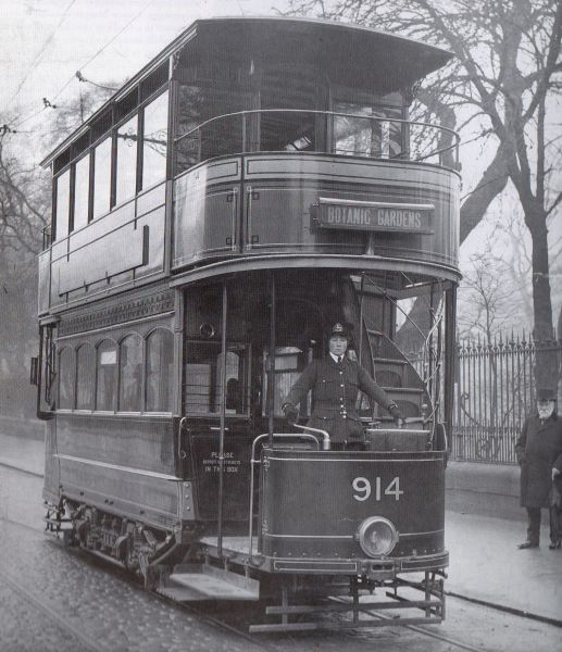 Old photo of tram in Great Western Road