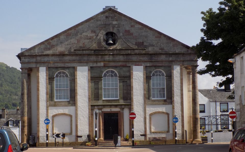 Glenaray and Inveraray Parish Church at centre of Inveraray
