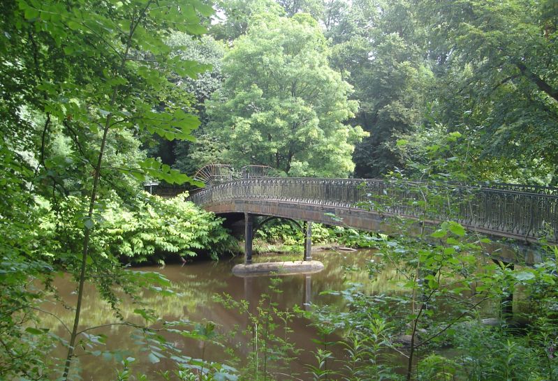 "Half-Penny" Bridge across River Kelvin into the Botanic Gardens in Glasgow