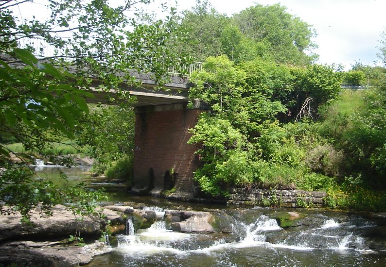 Falls beneath Gartness Bridge