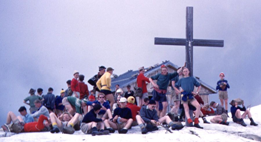 24th Glasgow ( Bearsden ) Scout Group at the top of the Lotschen Pass