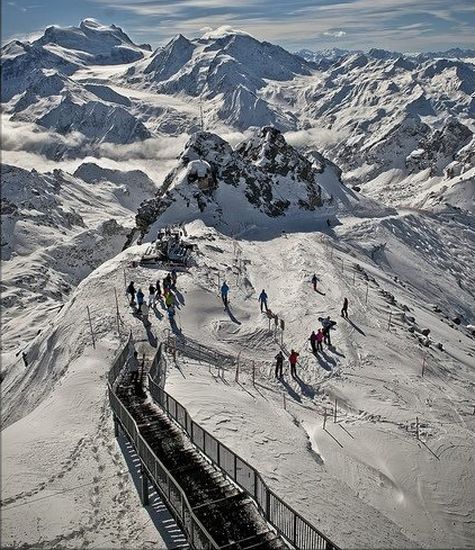 Skiers on Mont Gele at Verbier