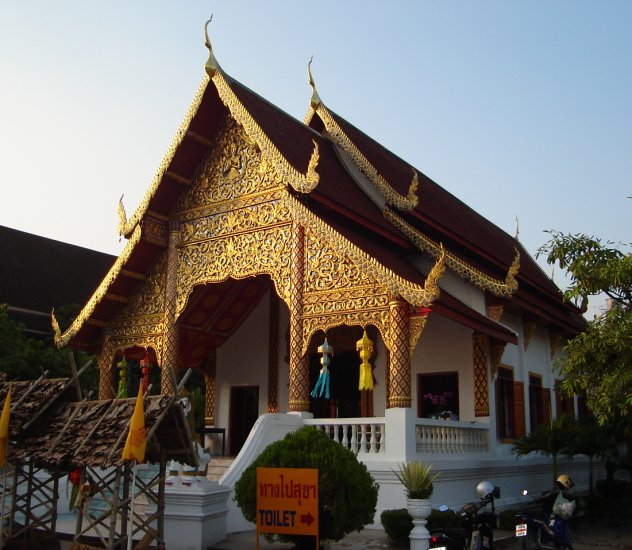 Wat ( Buddhist Temple ) in Chiang Mai in northern Thailand