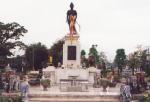 Chiang_rai_statue_2.jpg