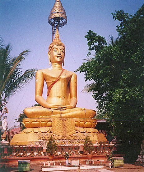 Large Sitting Buddha at temple in Mae Sot