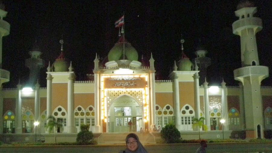 Mosque in Pattani illuminated at night