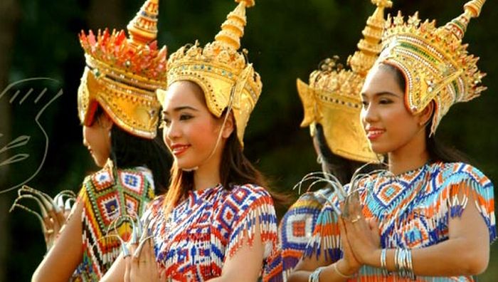Thai Traditional Dancers
