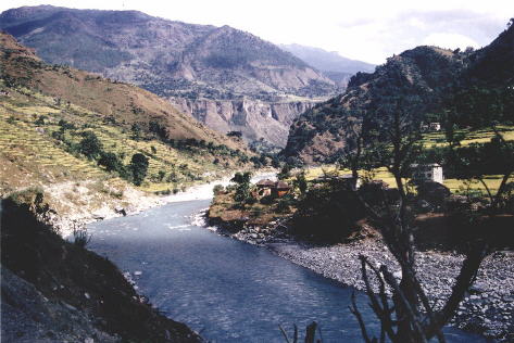 Buri Gandaki River on approach to Beni on Dhaulagiri Circuit, Nepal Himalaya 