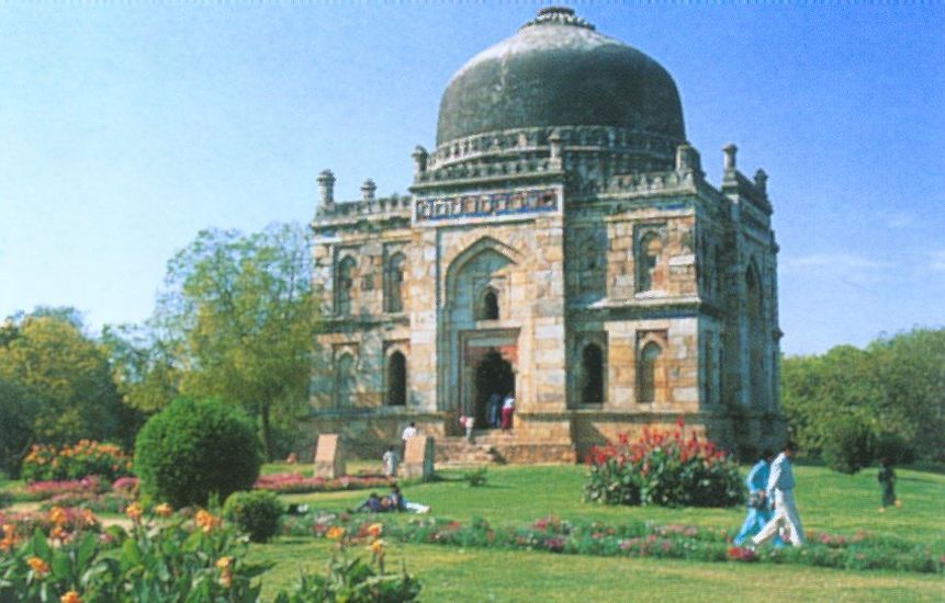 Bara Gumbal Tomb in Lodi Gardens in Delhi