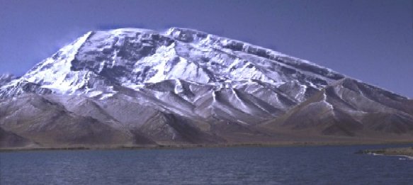 Mustagh Ata ( 7546m ) in the Pamirs in Xinjiang province of China 